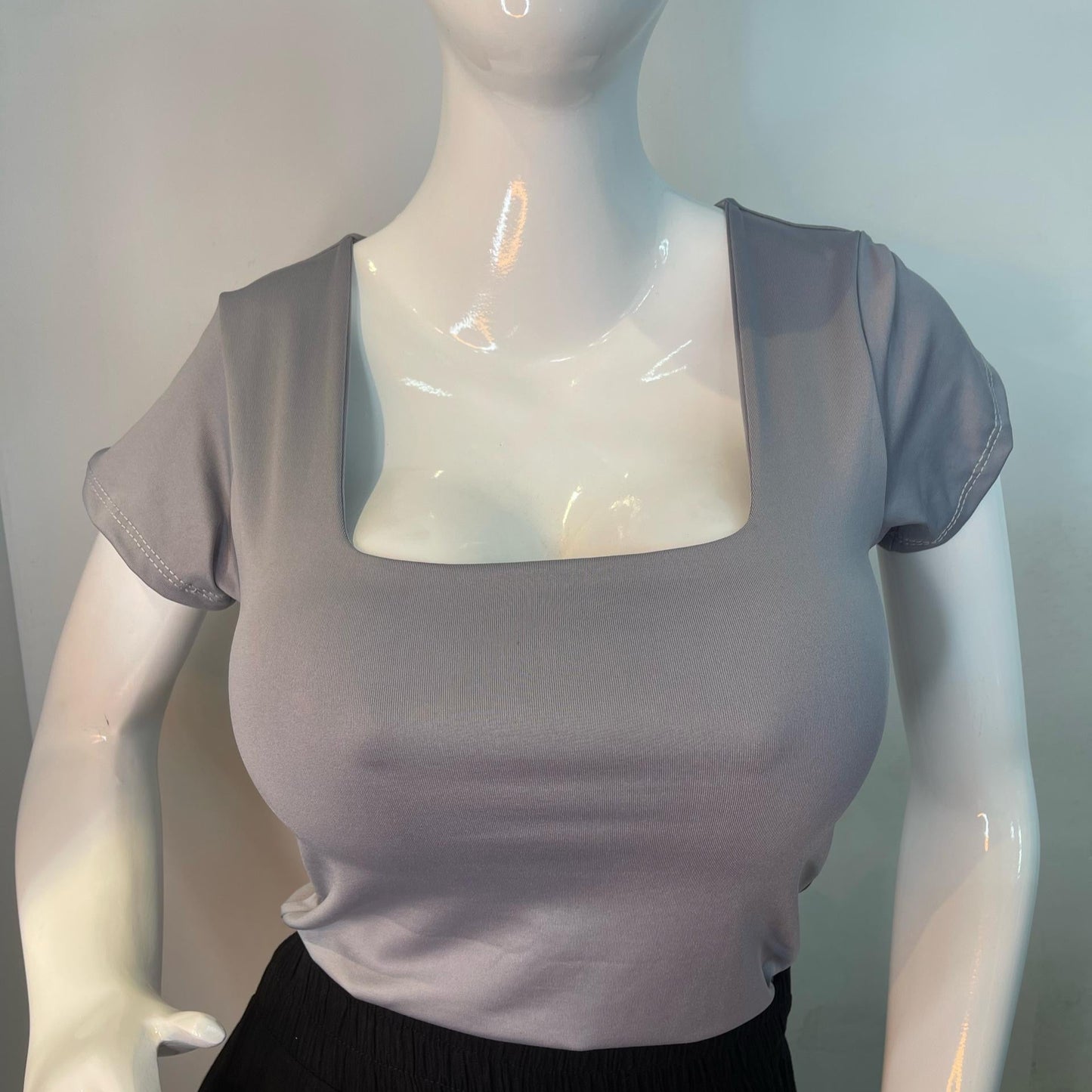 Body Manga Corta Escotado Gris Claro