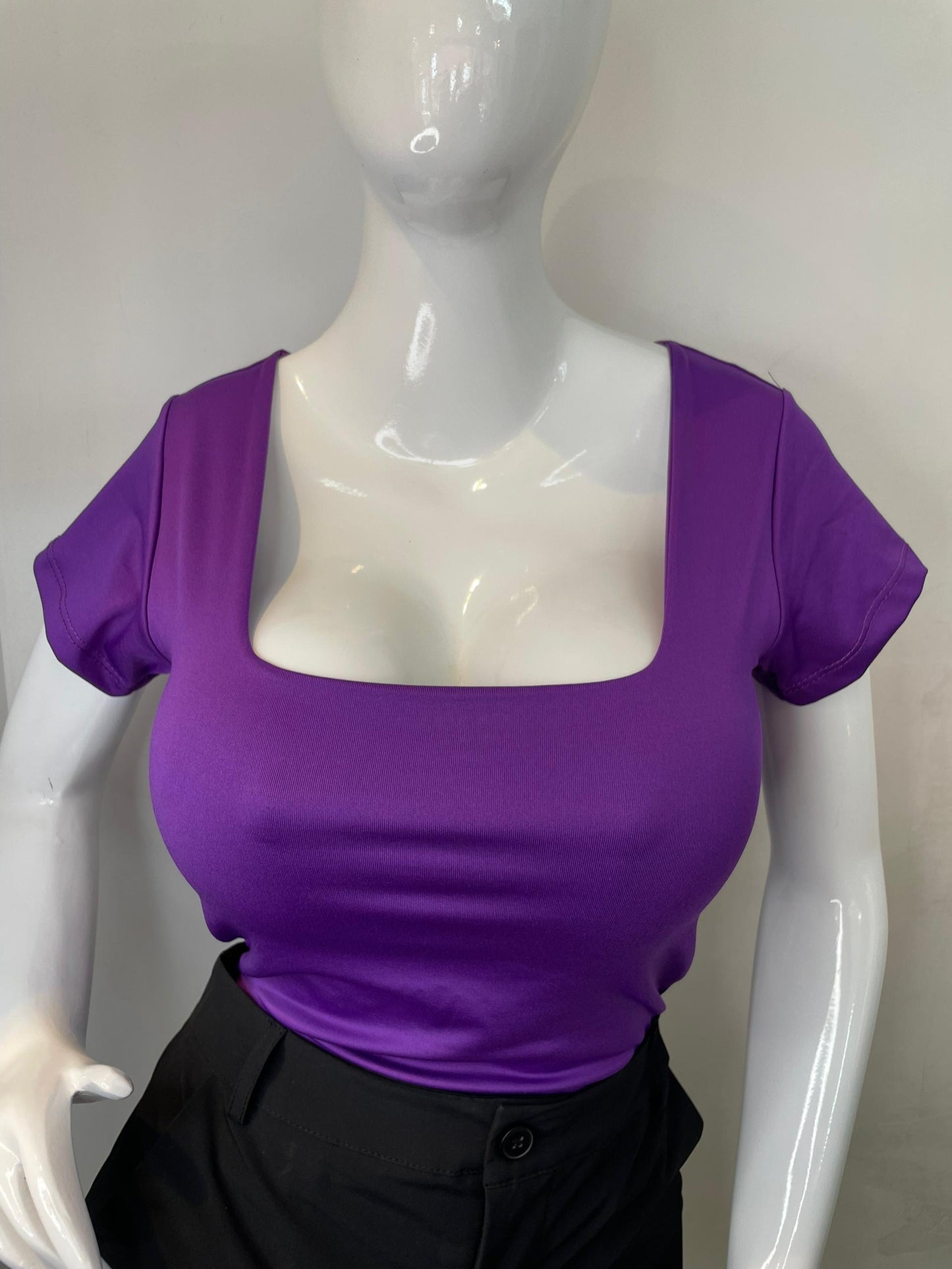 Body Manga Corta Escotado Morado