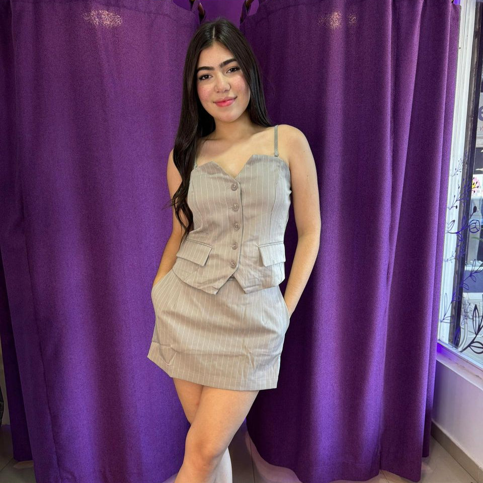 SET GRIS RAYAS TOP STRAPLES Y SHORT