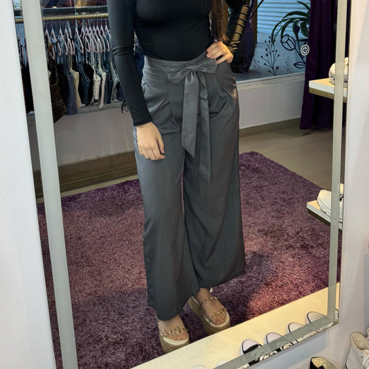 PANTALON RECTO ANCHO GRIS