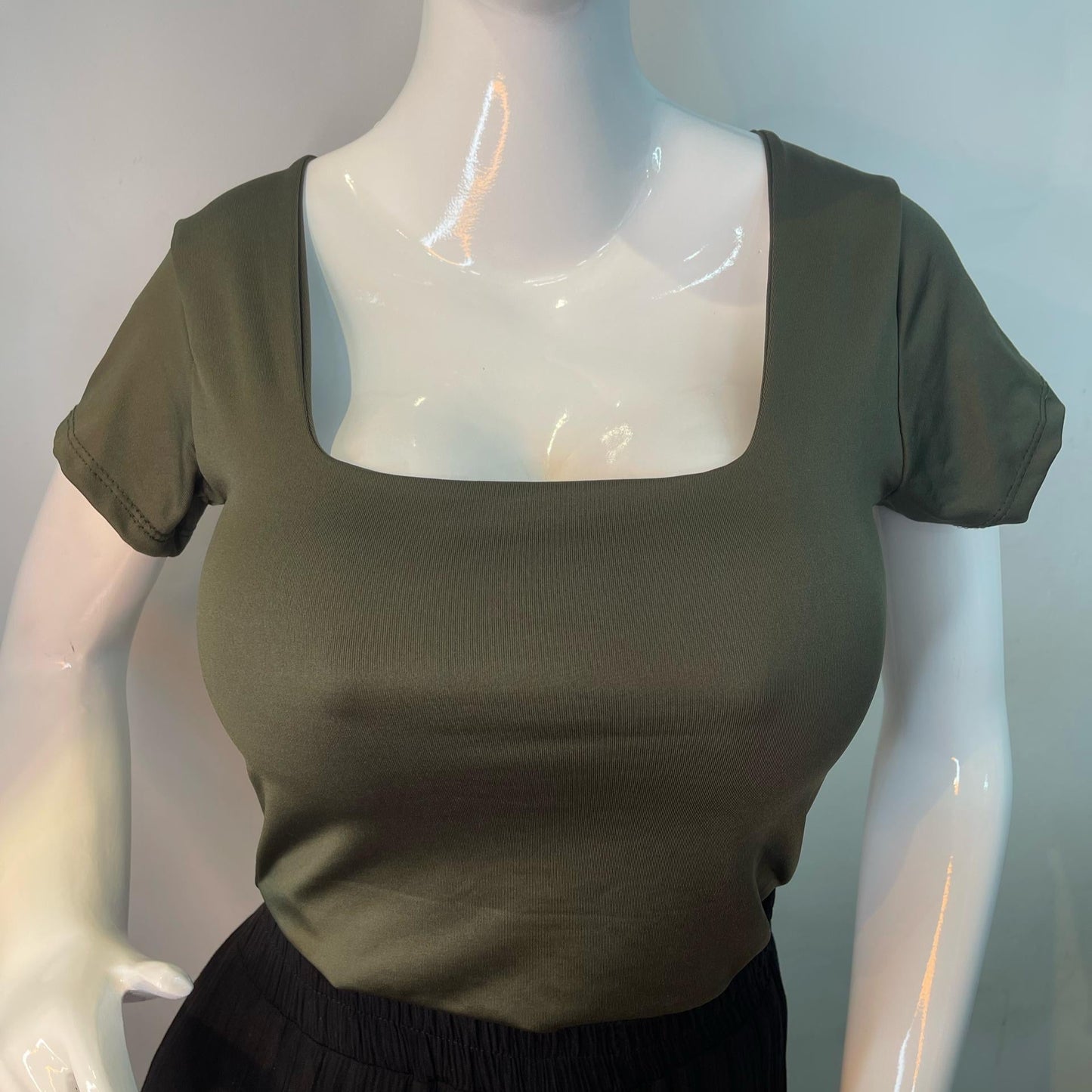 Body Manga Corta Escotado Verde Militar