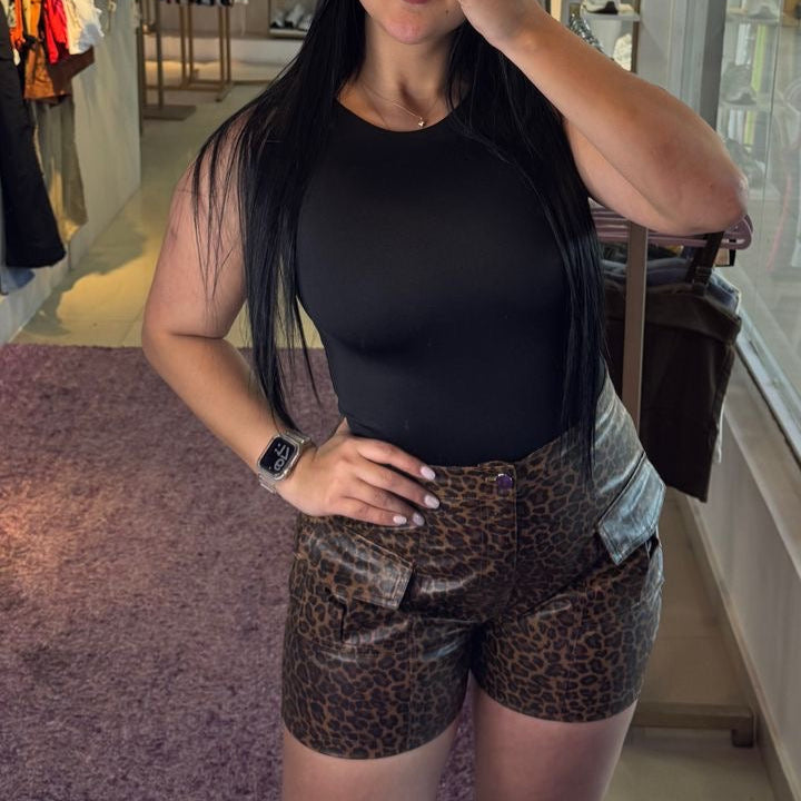 SHORT ANIMAL PRINT SEMICUERO