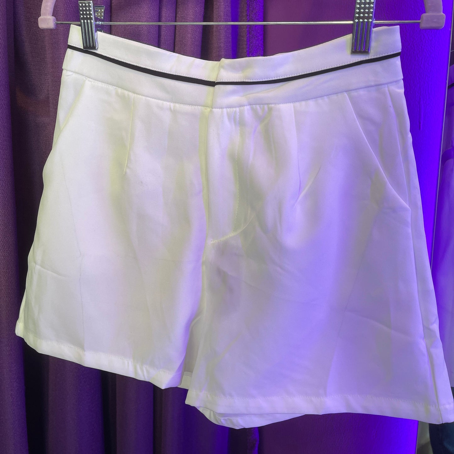SHORT BLANCO LINEA NEGRA