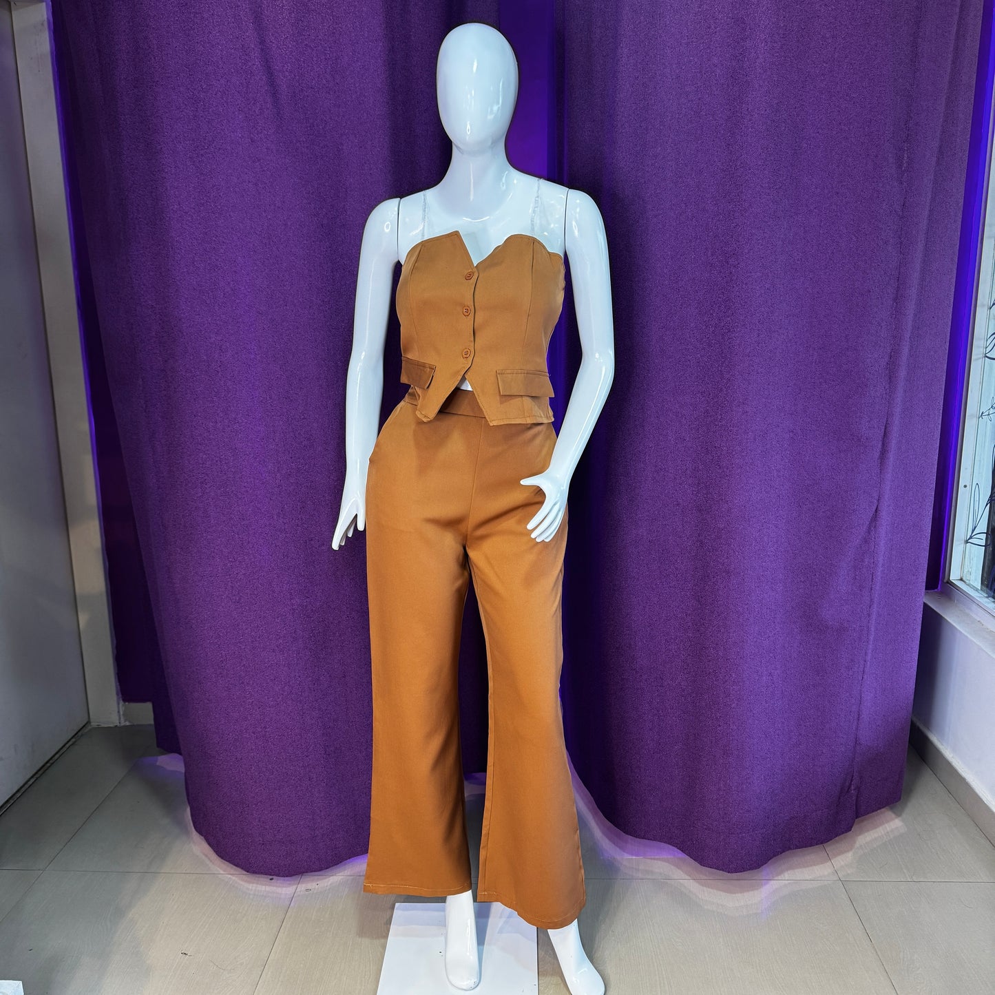 SET CAMEL TOP STRAPLES BOTONES