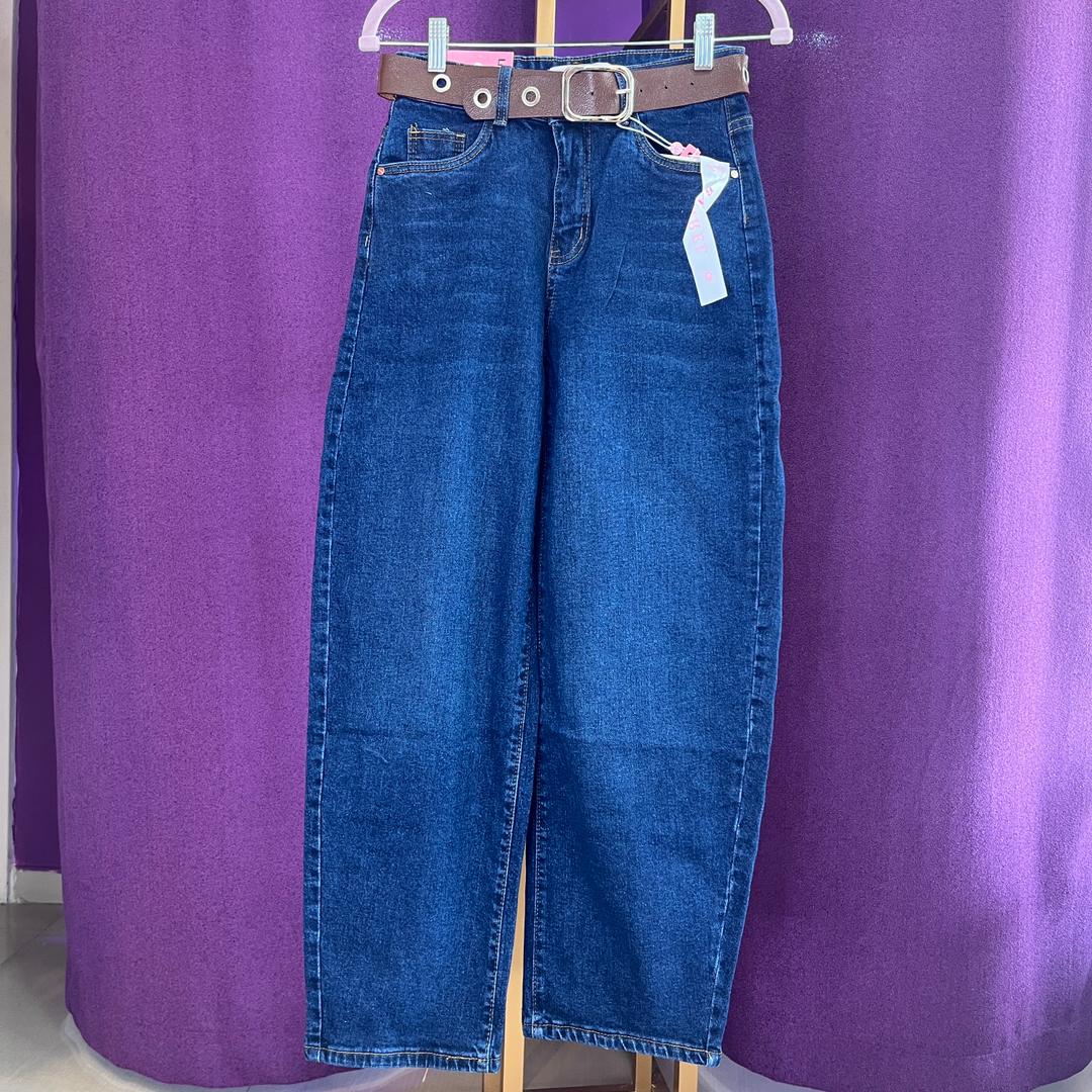 JEAN BARREL CON CINTURON