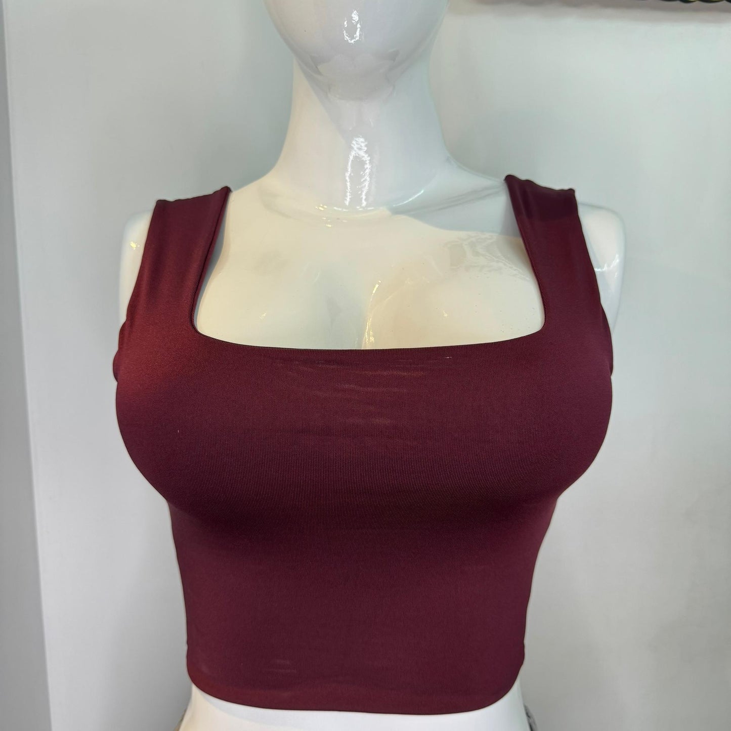 TOP BASICO ESCOTADO VINO