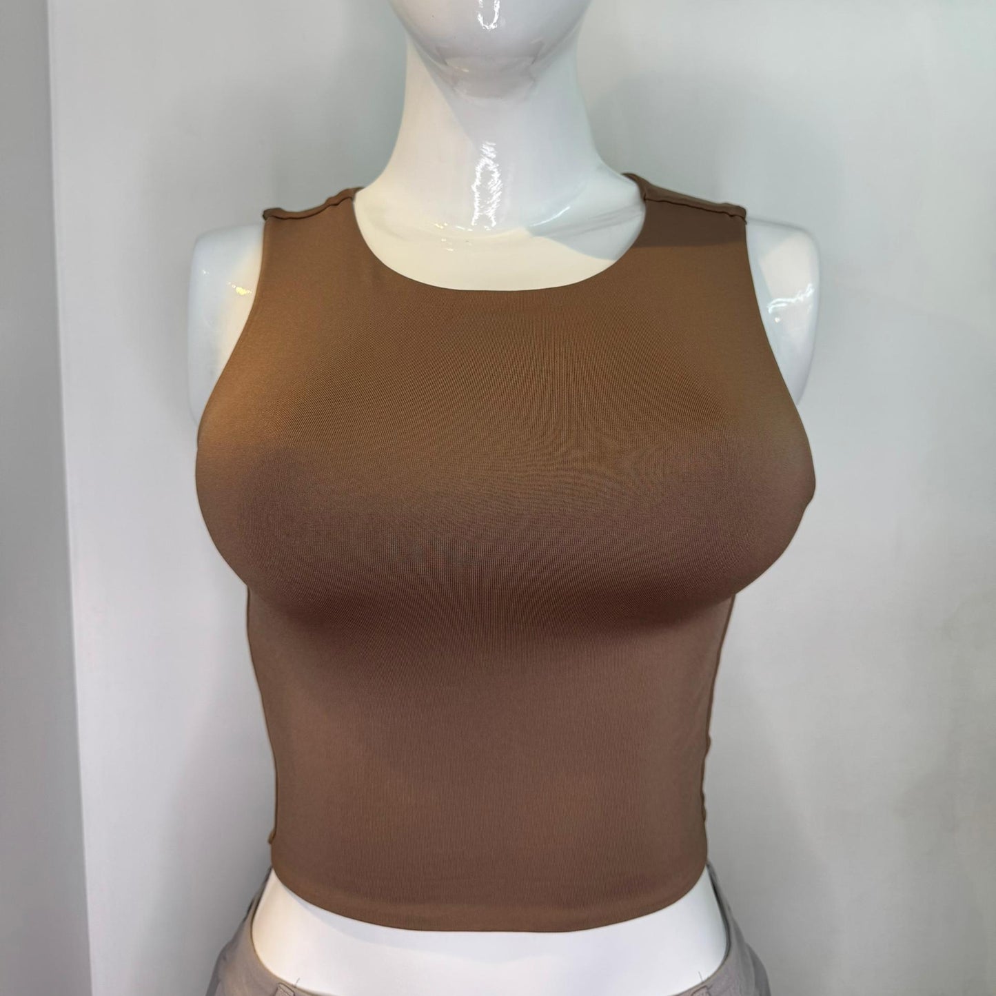 TOP BASICO HALTER CHOCOLATE