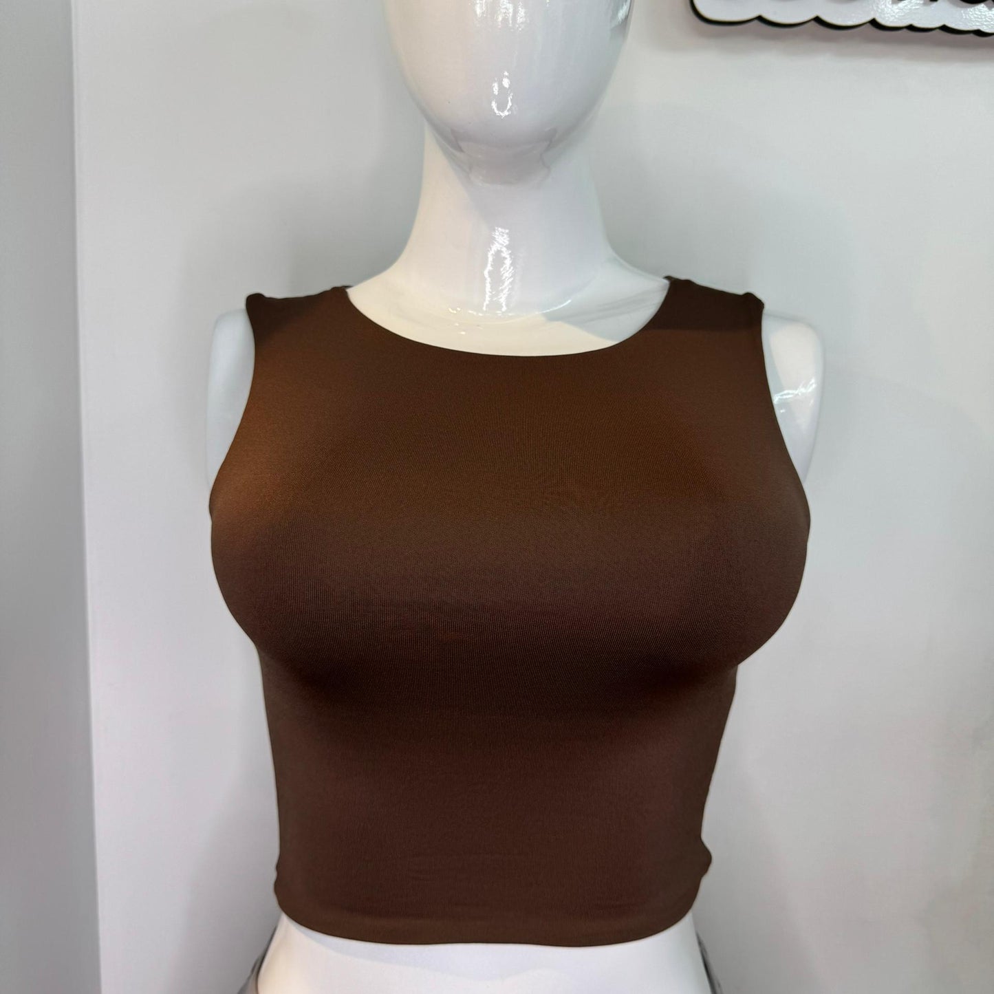 TOP BASICO HALTER MARRON