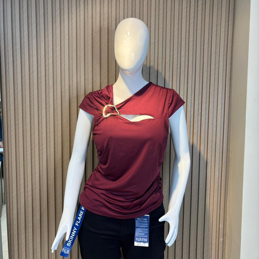 TOP CON HEBILLA MANGA CORTA