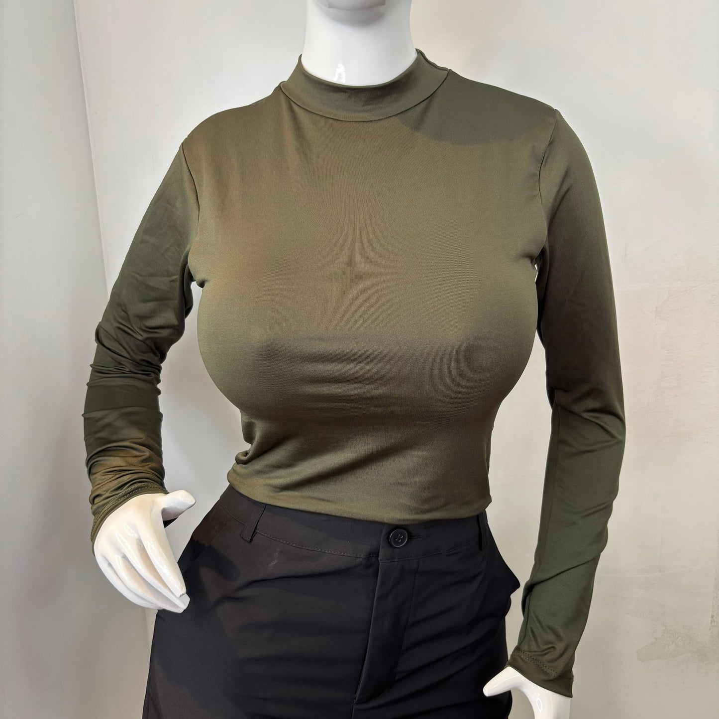 TOP HALTER MANGA LARGA CUELLO VERDE MILITAR