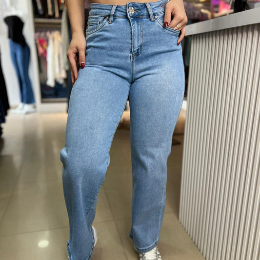 JEAN RECTO DENIM CLARO