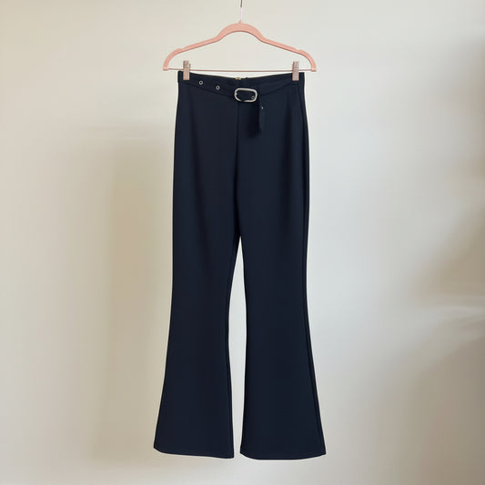 PANTALON BOTA CAMPANA CON CORREA STRECH