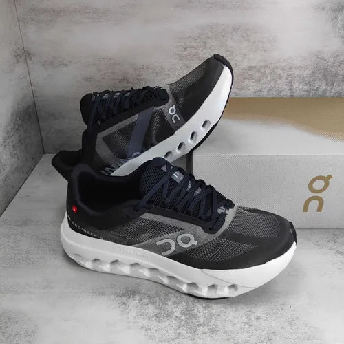 On Cloud Surfer Negra y Gris
