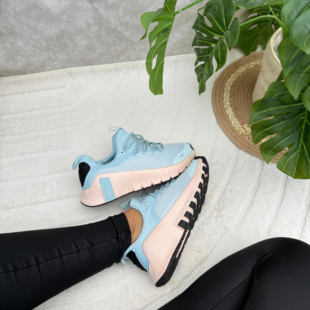 Nike Metcon Free Celeste