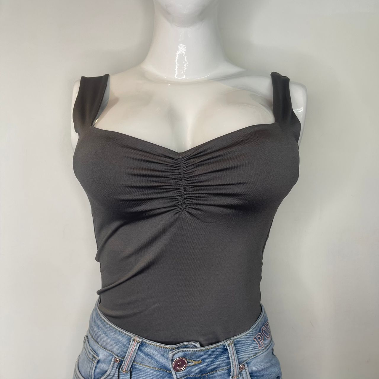 BODY ESCOTADO ARRUCHADO GRIS PLOMO