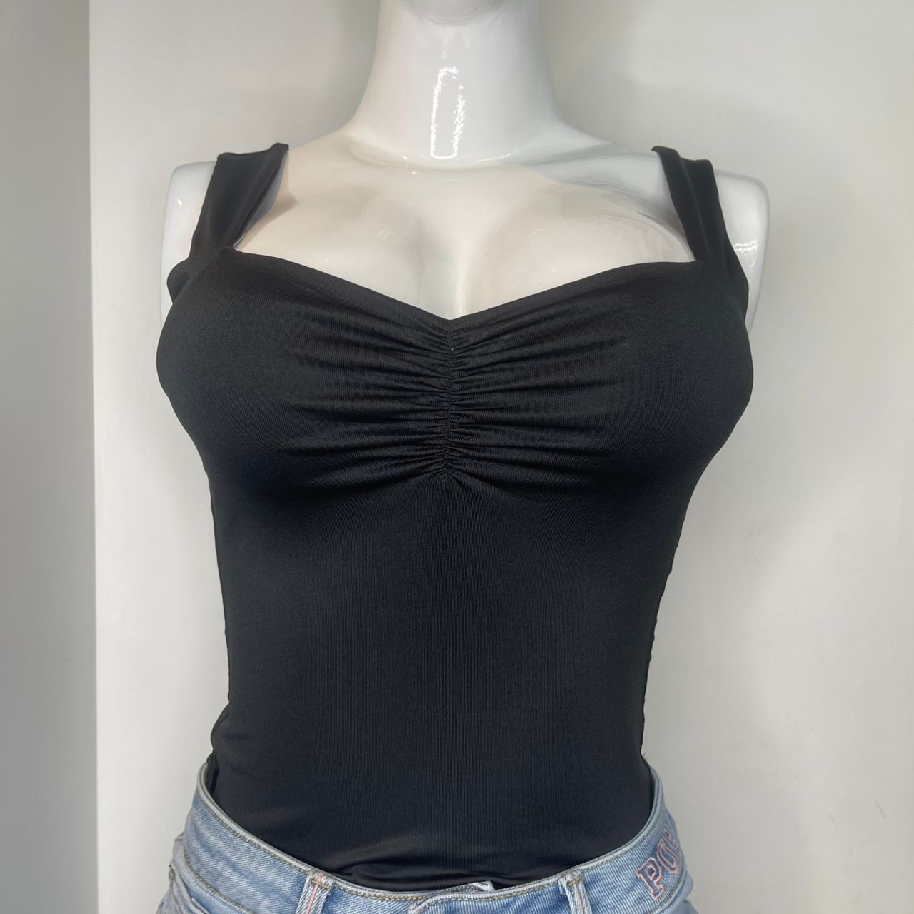 BODY ESCOTADO ARRUCHADO NEGRO