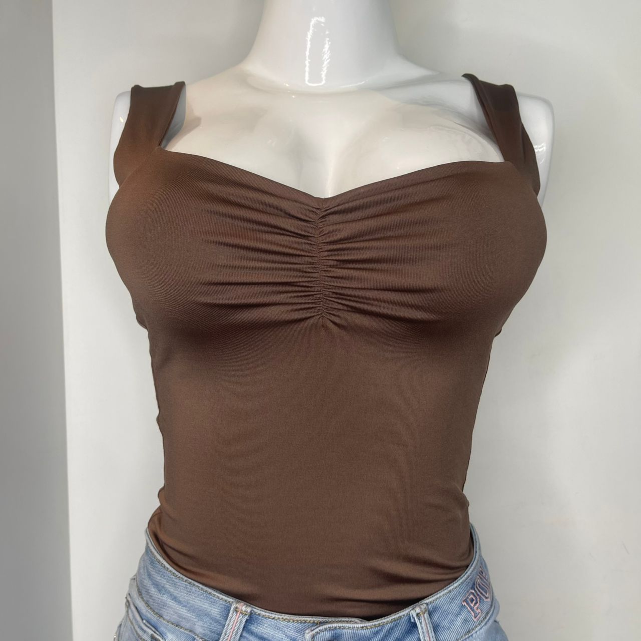 BODY ESCOTADO ARRUCHADO MARRON