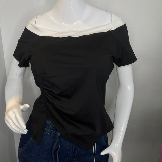 TOP ASIMETRICO NEGRO CUELLO BLANCO