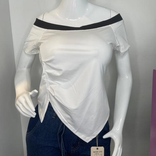 TOP ASIMETRICO BLANCO CUELLO NEGRO