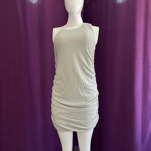 VESTIDO CORTO PLATEADO
