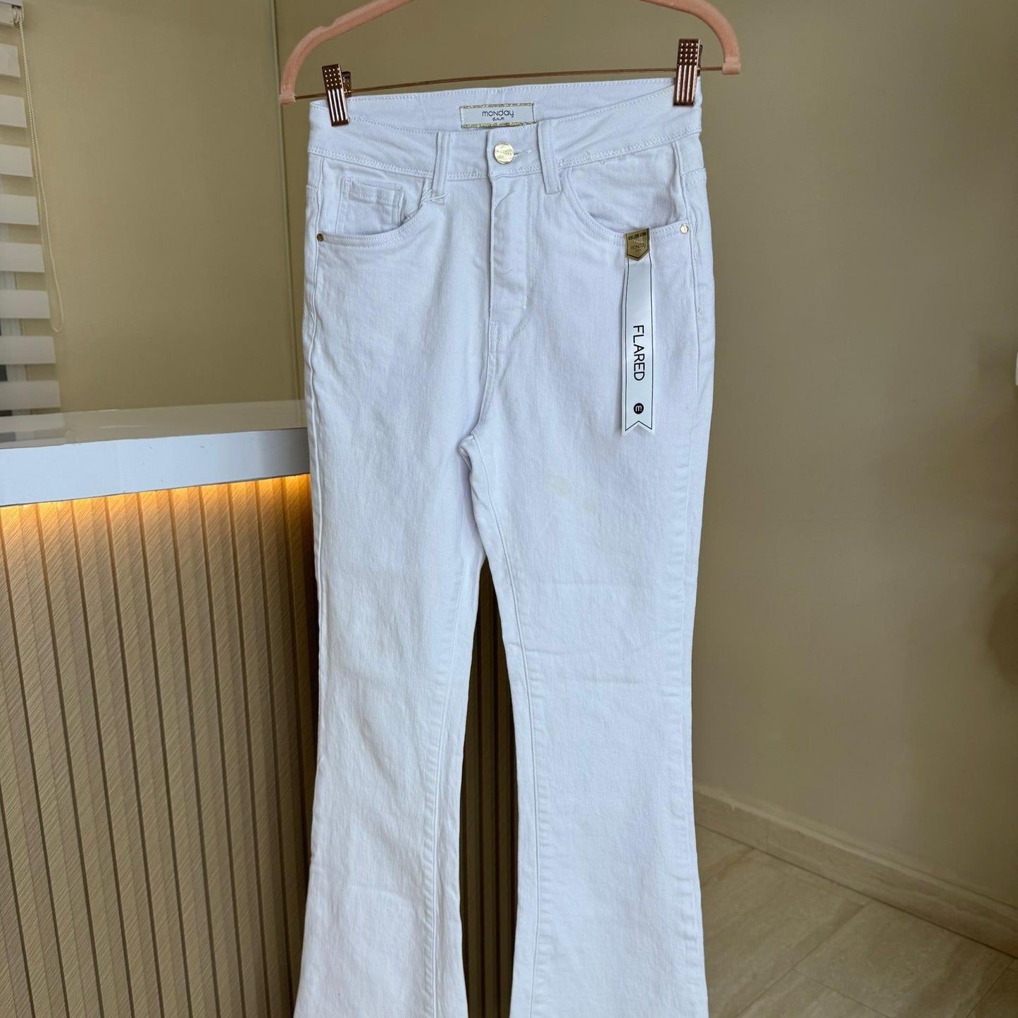 JEAN BLANCO BOTA CAMPANA
