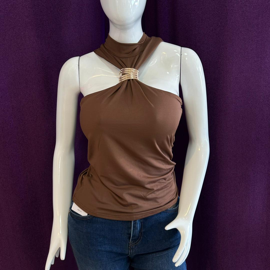 TOP MANGA SIZA CUELLO ALTO CON HEBILLA