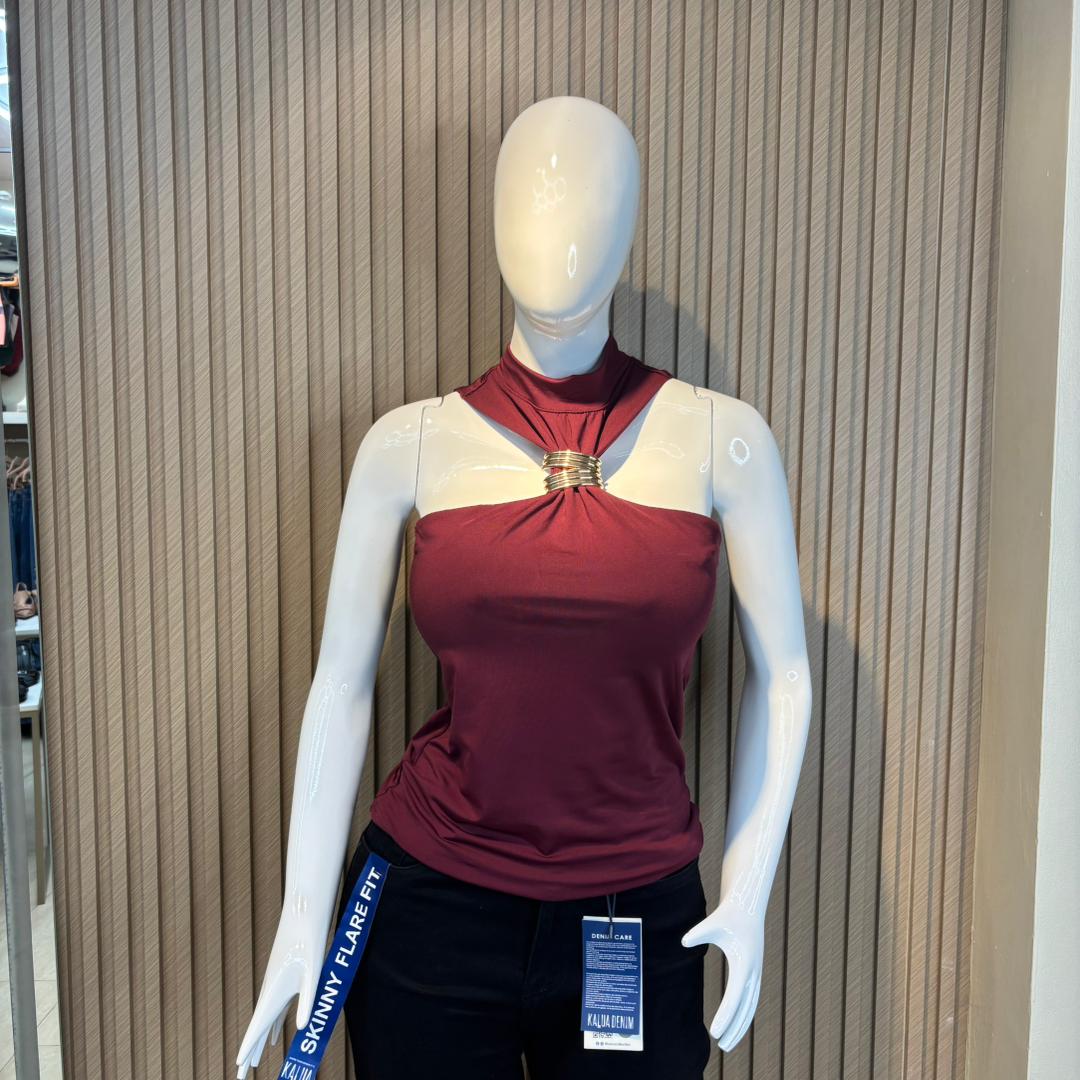 TOP MANGA SISA CUELLO ALTO CON HEBILLA