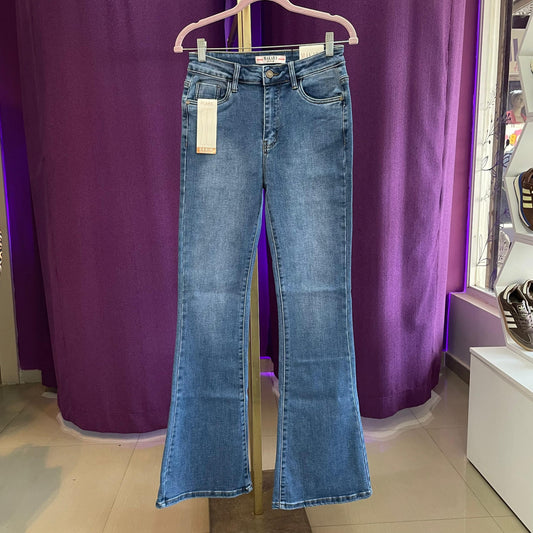 JEAN BOTA CAMPANA CELESTE MAKARA