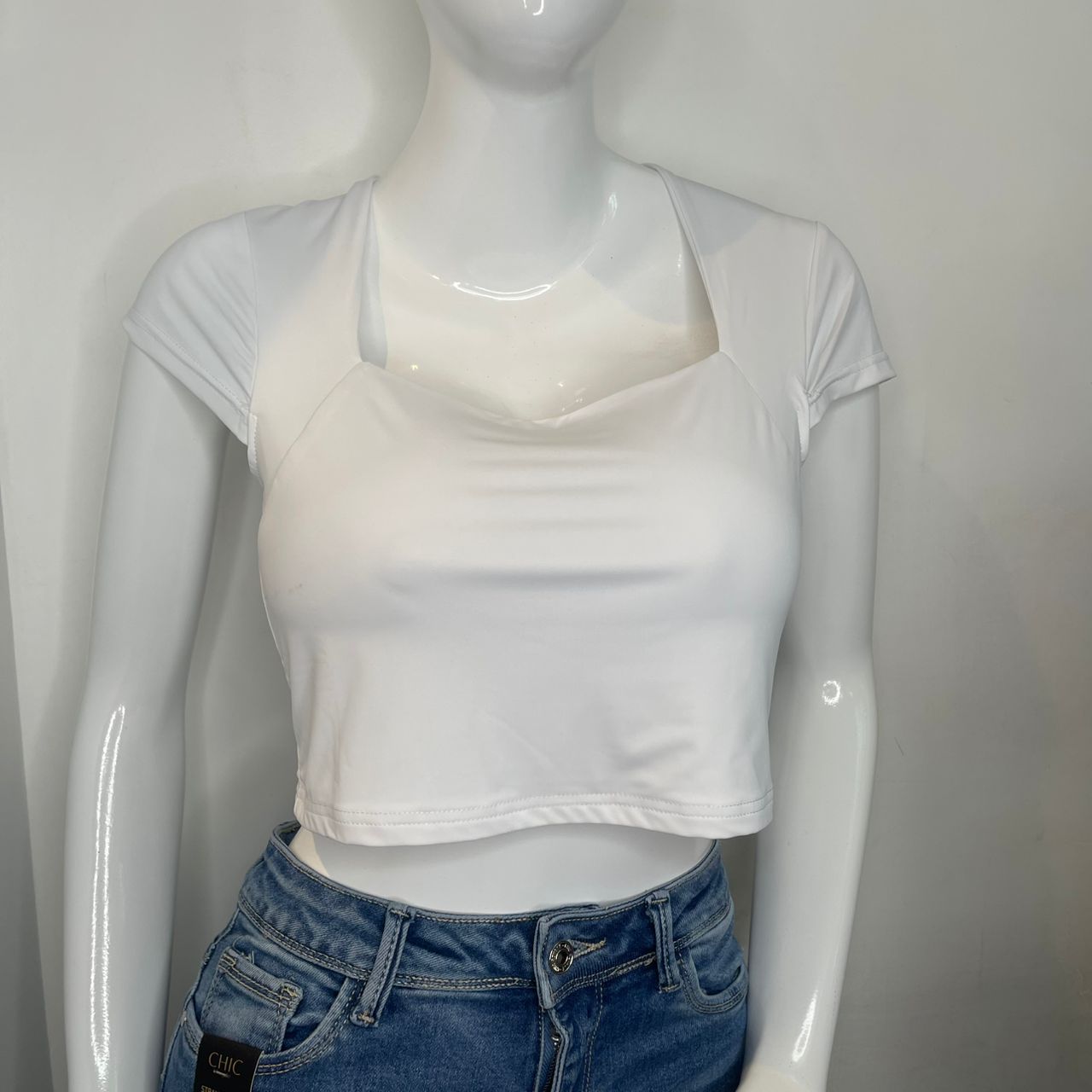 TOP MANGA CORTA CUELLO CUADRADO BLANCO